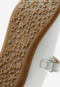 Next MARY JANE STANDARD FIT F - Zapatos de bebé - white