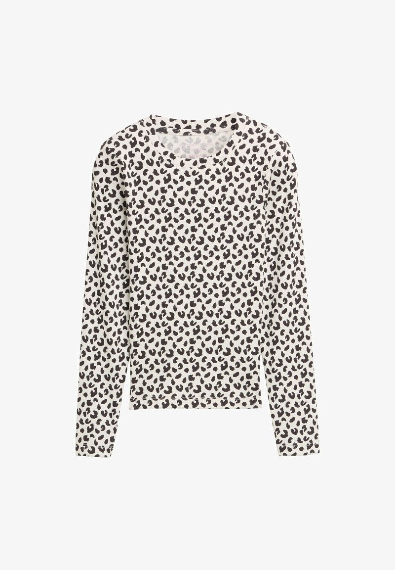 Biała koszula z długim rękawem z nieregularnym czarnym wzorem w panterkę, z okrągłym dekoltem, leżąca na białym tle.