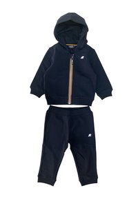 Tuta in cotone blu navy composto da giacca con cappuccio e zip colorata abbinata e pantaloni coordinati. Piccolo logo su entrambi i capi.