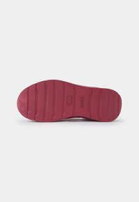 BOSS TITANIUM UNISEX - Mulas - bright pink