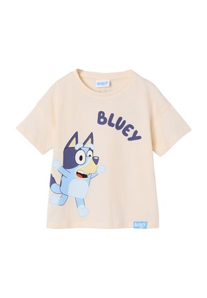 Cremefarbenes T-Shirt mit einem laufenden blauen Hund als Cartoon und dem Wort „BLUEY“ in fetter Schrift darüber.