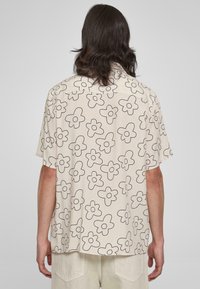Urban Classics RESORT - Srajca - softseagrassflower