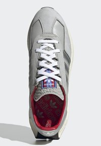 adidas Originals RETROPY E5 UNISEX - Sneaker low - grey two/matte silver/better scarlet