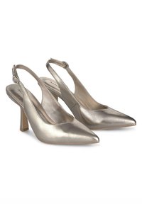 Tacchi slingback argentati metallici con punta affusolata, tacco medio snodato e cinturino regolabile con fibbia. Texture liscia con una finitura lucida.