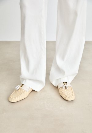 BEAT STRAW - Papucsszandálok - beige