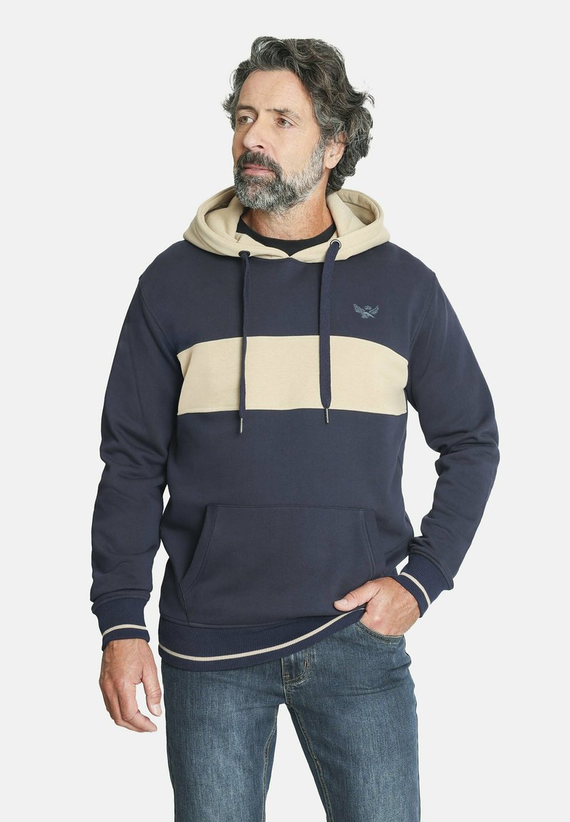 Sudadera navy con franja horizontal beige, bolsillo frontal, capucha con cordón, puños y dobladillo de canalé, logotipo de águila detallado en el pecho.