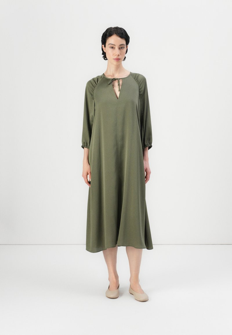 RIANI Jurk olijfgroen