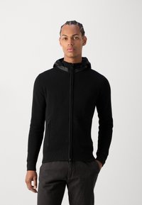 INDICODE JEANS Strickjacke - black
