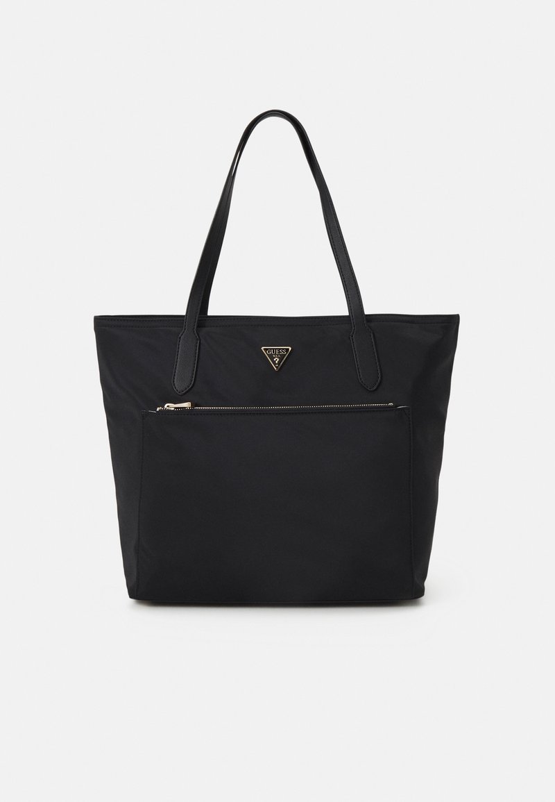 Sac cabas noir Guess avec deux bretelles, poche avant zippée et plaque logo triangulaire en métal.