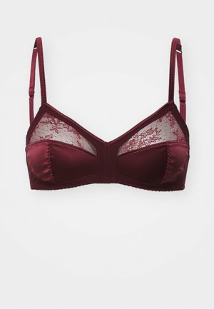 Burgundské podprsenka zo saténovej tkaniny s čipkovými detailmi, s trojuholníkovými pohárikmi, nastaviteľnými ramienkami a scalloped okrajom pozdĺž pásu.
