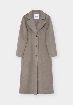 Gari, pelēka vilnas mētelis ar iegrieztu apkakli, gariem piedurknēm, dubultā krūšu daļā un divām sānu kabatām. Gluda tekstūra ar melniem pogām.