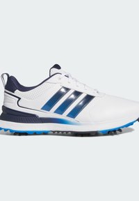 Scarpa da ginnastica bianca con accenti blu e navy, tre strisce blu, dettagli traforati, suola ammortizzata e tacchetti neri per la trazione.