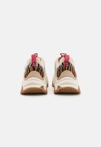 Buffalo TRAIL ONE - Tenisky - brown/cream/red