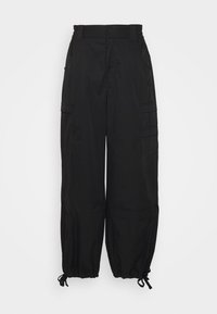 Svarta cargobyxor med avslappnad passform, smalnande muddar, flera fickor och elastisk midja för justerbar komfort. Slät, matt tyg.