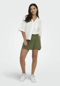 ONLY NORMAL GESCHNITTEN  VOLUMINÖSER ARM - Camicia - bright white