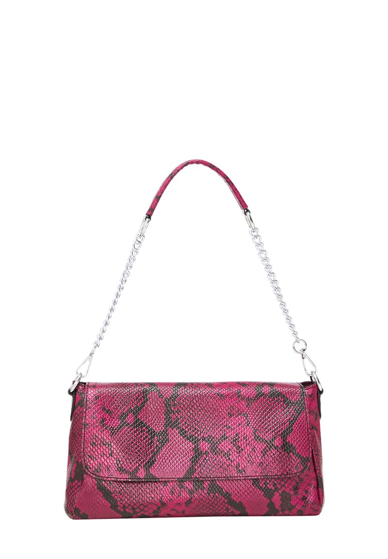 Borsa a tracolla in pelle di serpente rosa con forma rettangolare, caratterizzata da una superficie texturizzata e un mix di dettagli neri. Inclusa catena in argento.
