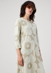 Marimekko ETEVÄ UNIKKO - Kampsunkleit - light grey/beige