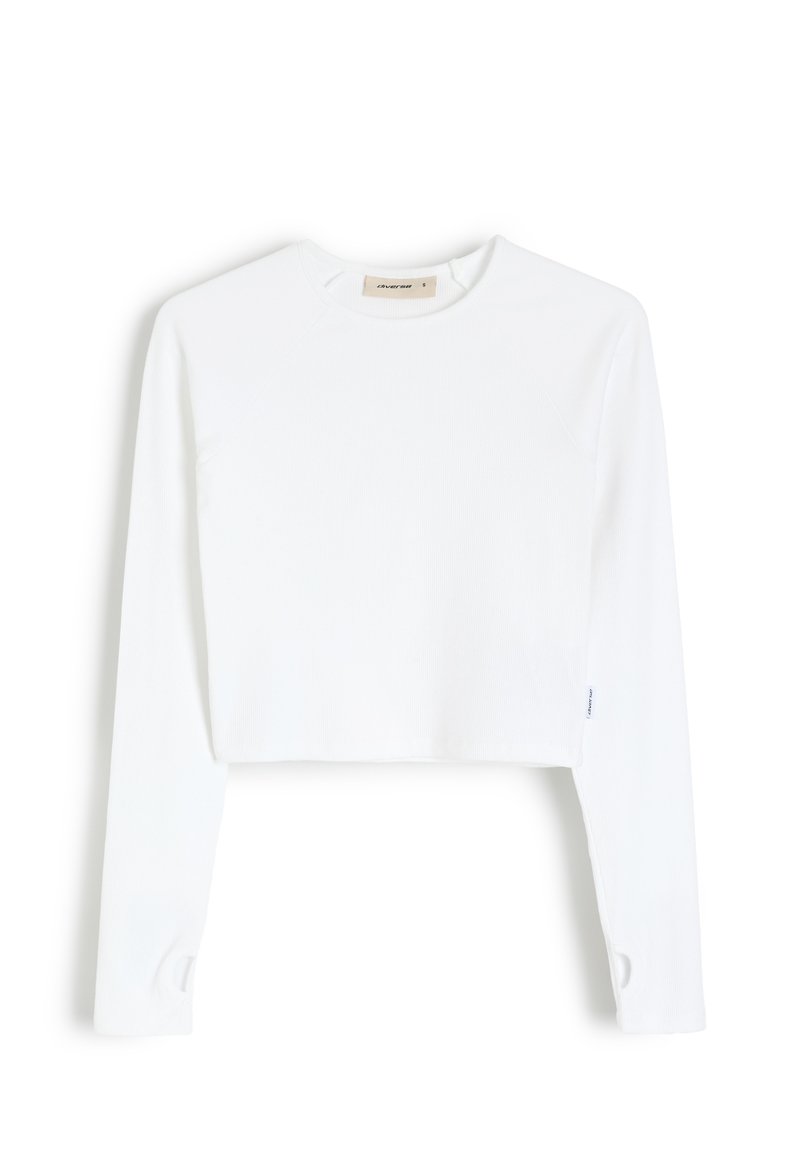 Biała krótka koszula z długim rękawem, okrągłym dekoltem, prążkowaną teksturą i rękawami raglanowymi. Posiada wycięcie na mankietach rękawów.