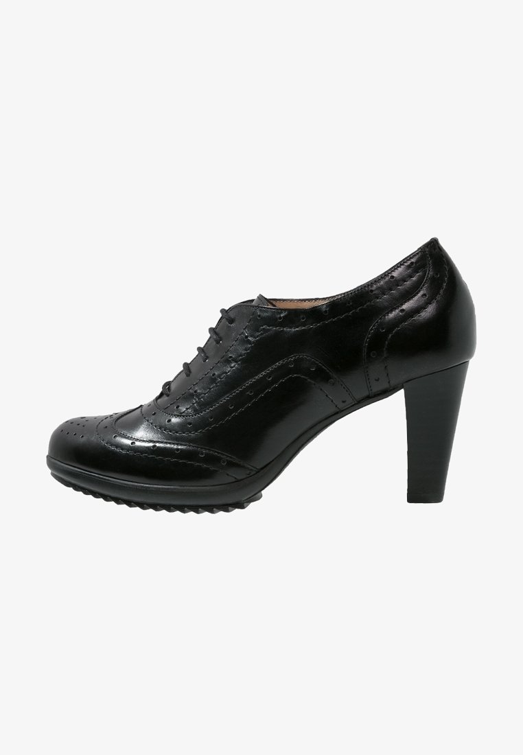 Pier One Richelieus - black