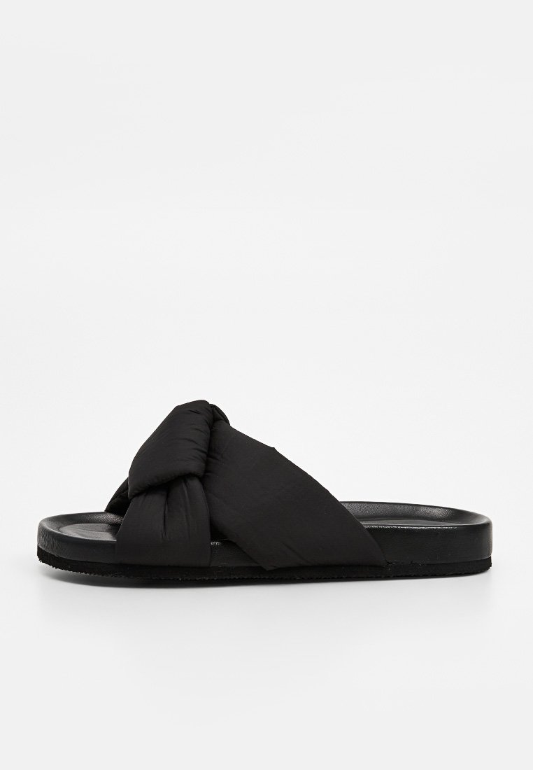 Pantolette flach