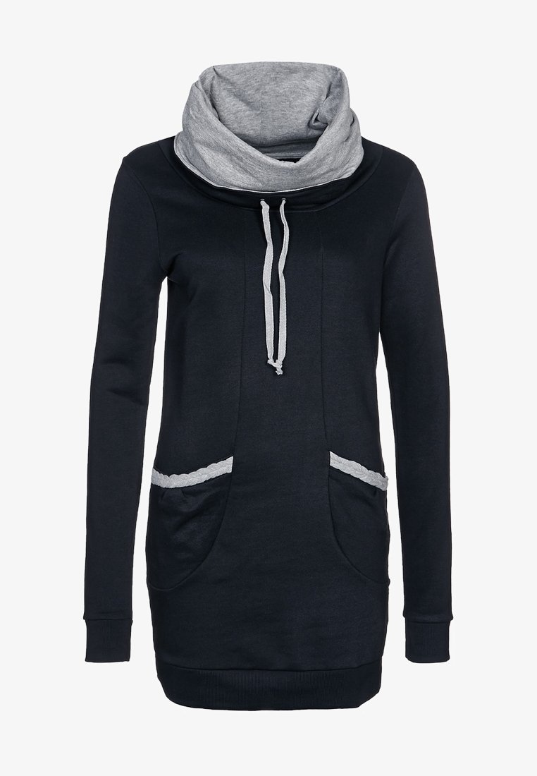 Svart sweatshirtklänning med grå cowl-neck, dragsko och två framfickor med grå kant. Långa ärmar och ribbad nederkant.