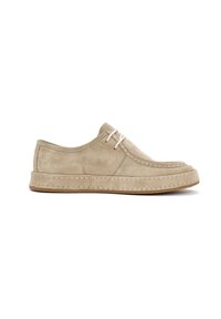 Zapatos de ante beige con una textura suave, puntera redonda y costuras contrastantes. Presentan dos ojales para los cordones y una suela de goma plana.