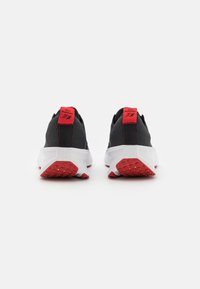 Nike Performance INTERACT RUN - Chaussures de running - black/fire red/anthracite/white/team red