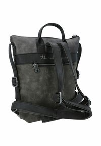 Sac à dos en cuir synthétique noir et gris avec poche zippée avant, double poignées supérieures, bretelles réglables et détails embossés subtils.