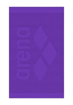 Asciugamano viola con la parola in rilievo "arena" e tre forme a diamante disposte verticalmente a destra del testo.