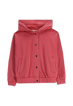 Czerwona kurtka z kapturem, czarne zatrzaski, dwie przednie kieszenie, ściągacze na mankietach i u dołu, ułożona płasko na białym tle.