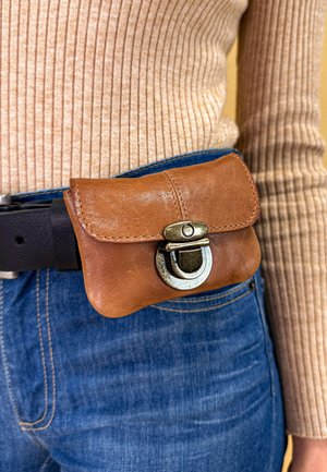 Gusti Leder CHAPAL - Sac bandoulière - braun