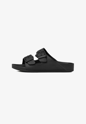 Sandale noire à enfiler avec deux brides réglables à boucles et une semelle texturée, conçue pour un usage décontracté et le confort.
