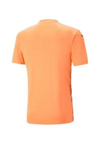 T-shirt à manches courtes et col rond en orange vif, fabriqué dans un tissu lisse et léger avec un subtil motif texturé sur les côtés.