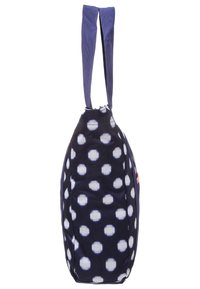 Borsa a pois blu navy con pois bianchi, tessuto morbido, forma allungata, doppie maniglie in tessuto, chiusura con zip sulla parte superiore.