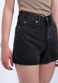 Dr.Denim NORA - Shorts di jeans - retro black