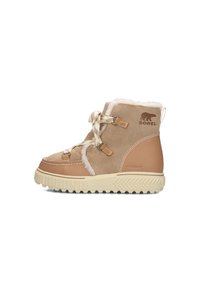 Botas de tobillo impermeables marrones con parte superior de ante, cálido forro de piel sintética, acentos en tono marrón claro y suela de goma antideslizante, con cordones beige y logotipo.