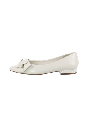 Cream-colored low-heeled women's shoe with pointed toe and decorative oversized bow on the front, smooth finish, side view.