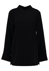 Blusa negra de manga larga con cuello alto, corte relajado, puños acampanados y aberturas laterales; confeccionada en una tela suave.