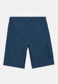 Ναυτικό μπλε cargo βερμούδα φτιαγμένη από ελαφρύ ύφασμα, με πλευρικές τσέπες, ορατές ραφές και λείες υφή.