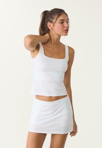 Stradivarius Shorts - white