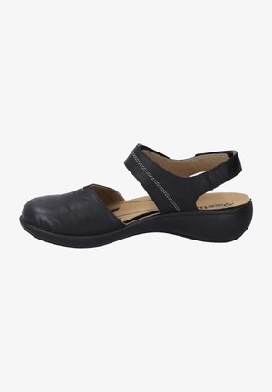 Zwarte leren sandaal met een ronde neus, open hak en verstelbare riem. Voorzien van contrasterende witte stiksels en een gewatteerde binnenzool.