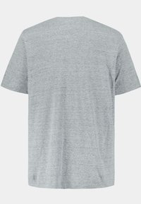 Harmaa lyhythihainen T-paita pyöreällä kaula-aukolla, valmistettu pehmeästä ja sileästä puuvillasekoitteesta. Takana on pelkkä pinta ilman näkyviä logoja tai grafiikkaa.