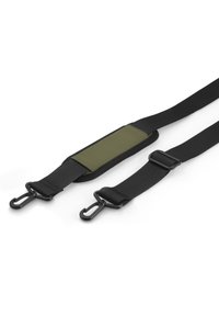 Verstellbarer schwarzer Schultergurt mit einem olivgrünen gepolsterten Abschnitt und Metall-Karabinerhaken an beiden Enden.