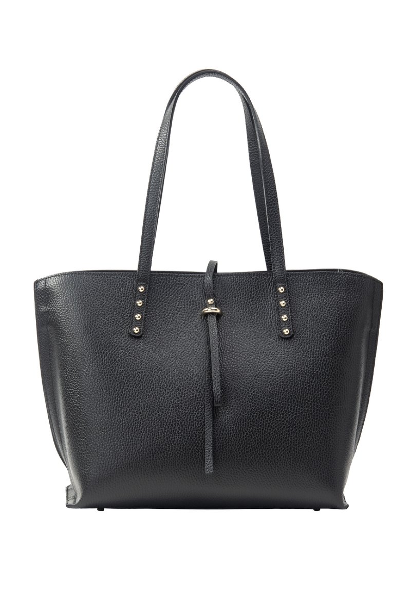 Černá kožená taška přes rameno s texturovaným povrchem, obsahující dva dlouhé popruhy, zlaté hřebíky a centrální stahovací detail pro uzavření.