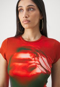 Jaded London SHORT SLEEVE BABY TEE - Printtipaita - red
