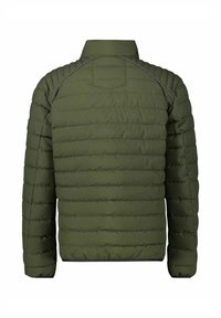 Olivgrüne, gesteppten Pufferjacke mit Stehkragen, ausgestattet mit horizontalen Nähten und grauen Paspeln entlang der Schultern und der rückseitigen Naht.