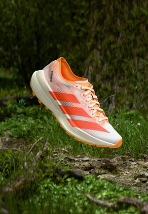 AGRAVIC SPEED 2 - Trailové bežecké topánky - footwear white/impact orange/lucid tangerine