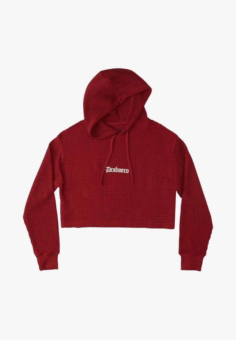 Czerwona krótka bluza z kapturem z teksturowanej tkaniny, z długimi rękawami i białym logo z przodu. Żebrowane mankiety i dół.