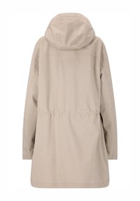 Manteau long beige avec une capuche. Présente une taille cintrée et des manches longues. Texture lisse avec des détails de couture minimaux.