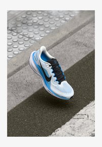 Non sélectionné, white/black/blue hero
